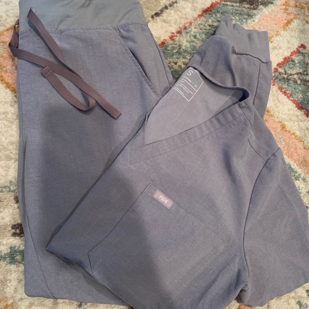 FIGS Womens Size M GREY scrub top & bottom.
